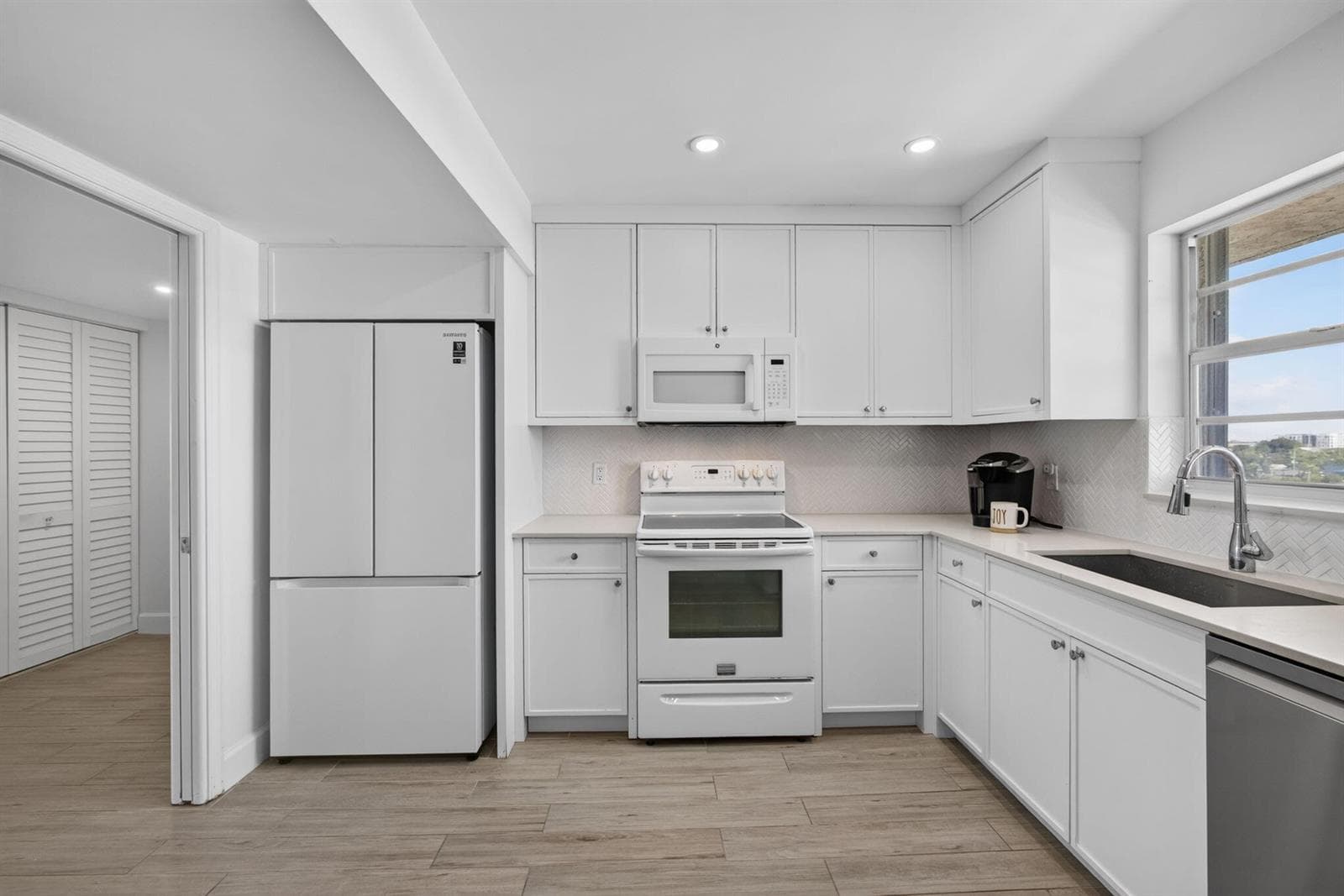 801 Lake Shore Drive 716 photo 14