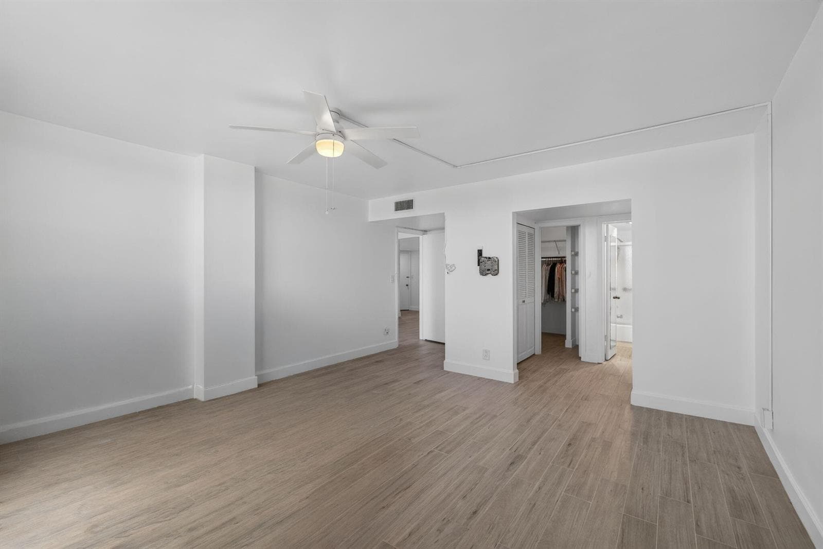 801 Lake Shore Drive 716 photo 18