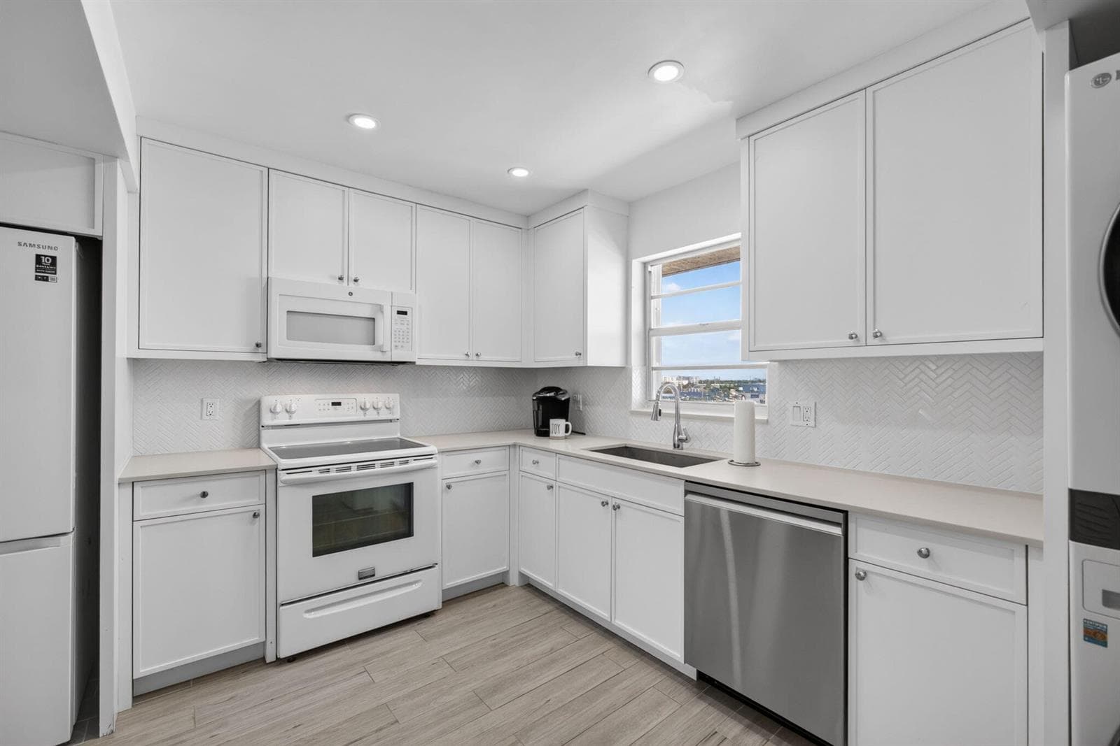 801 Lake Shore Drive 716 photo 15