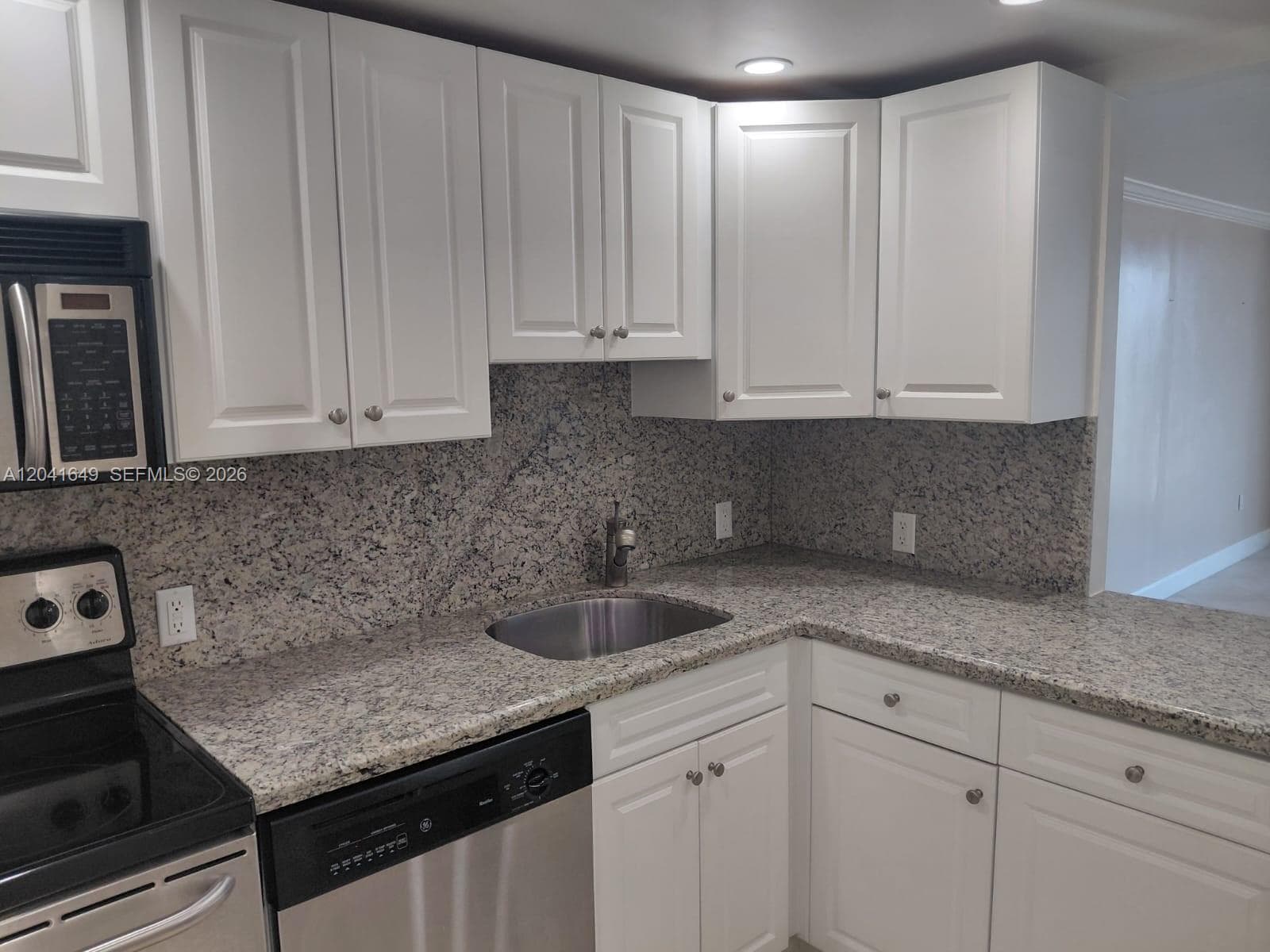 5701 Collins Ave 619 photo 12