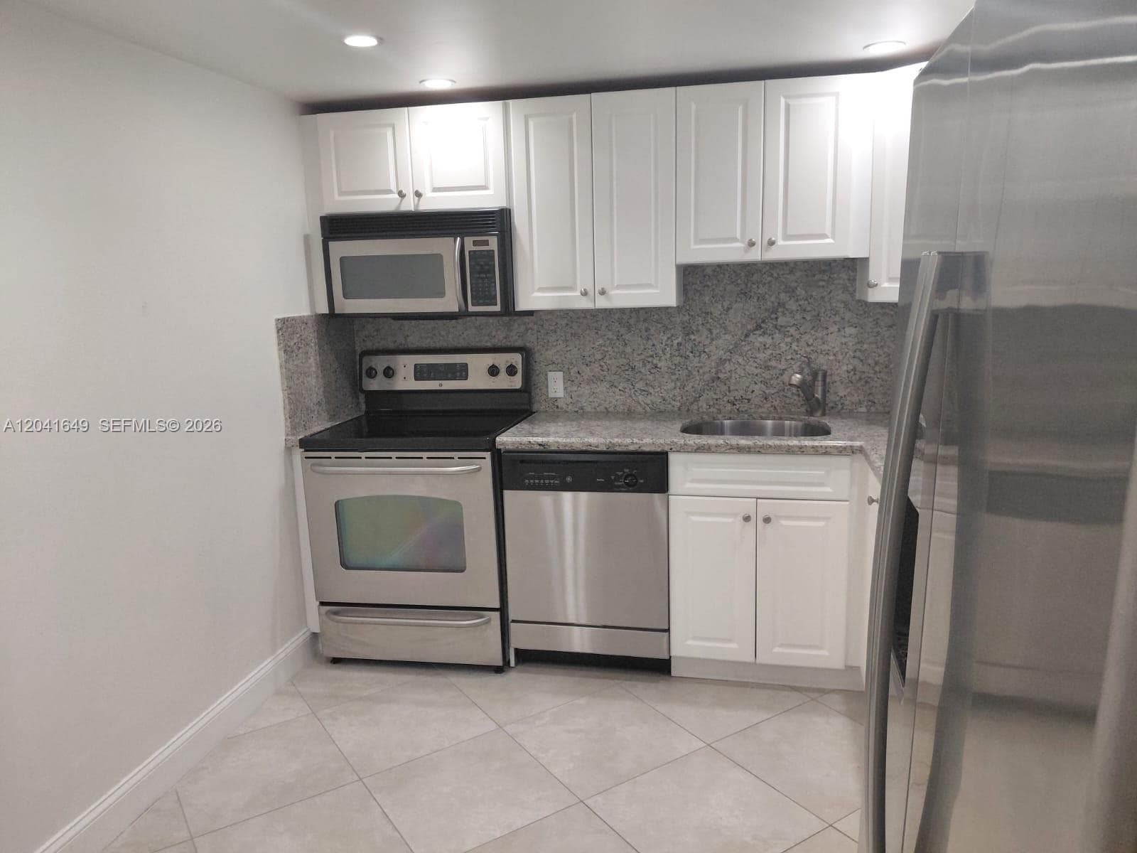 5701 Collins Ave 619 photo 11