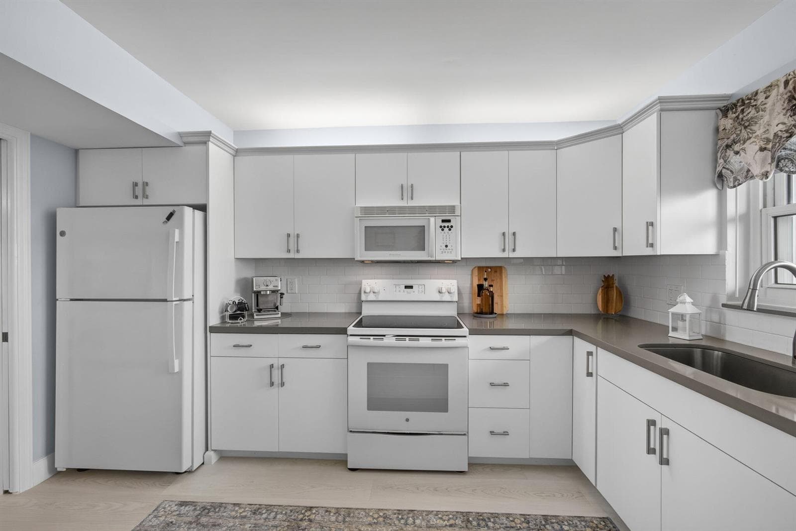 801 Lake Shore Drive 302 photo 16