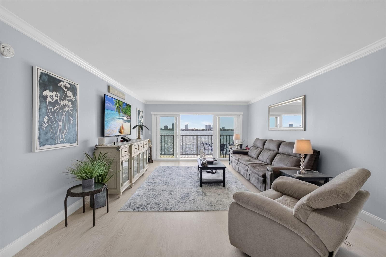 801 Lake Shore Drive 302 photo 5