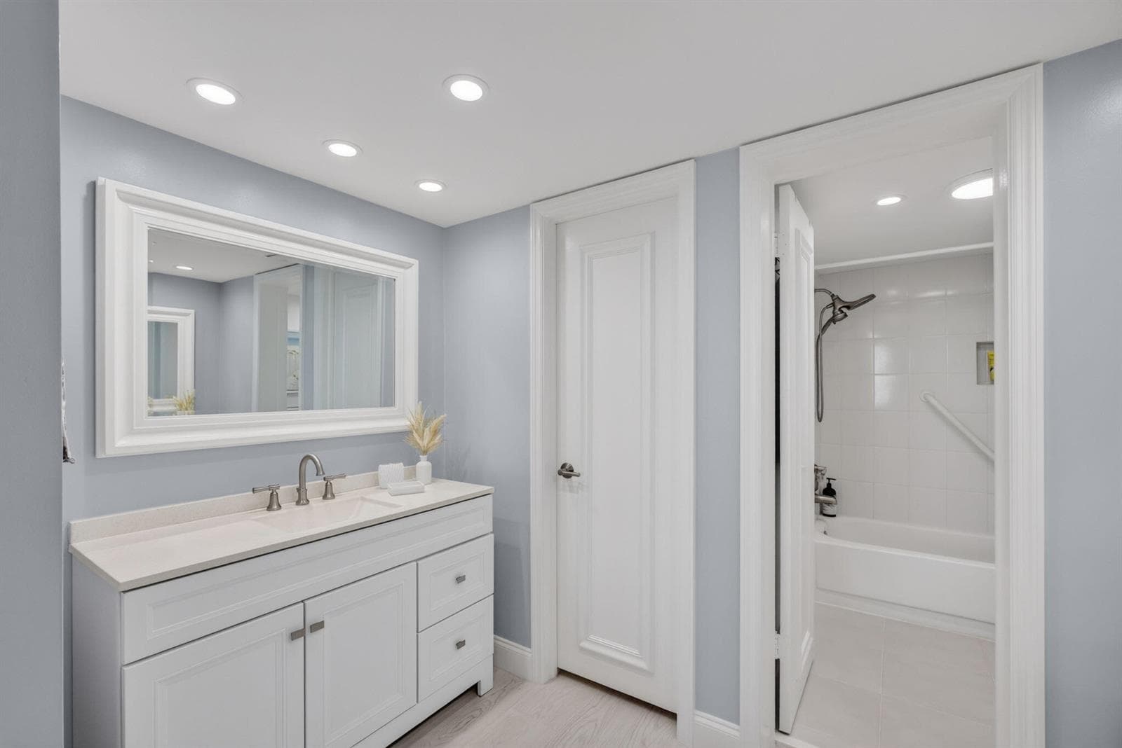 801 Lake Shore Drive 302 photo 24