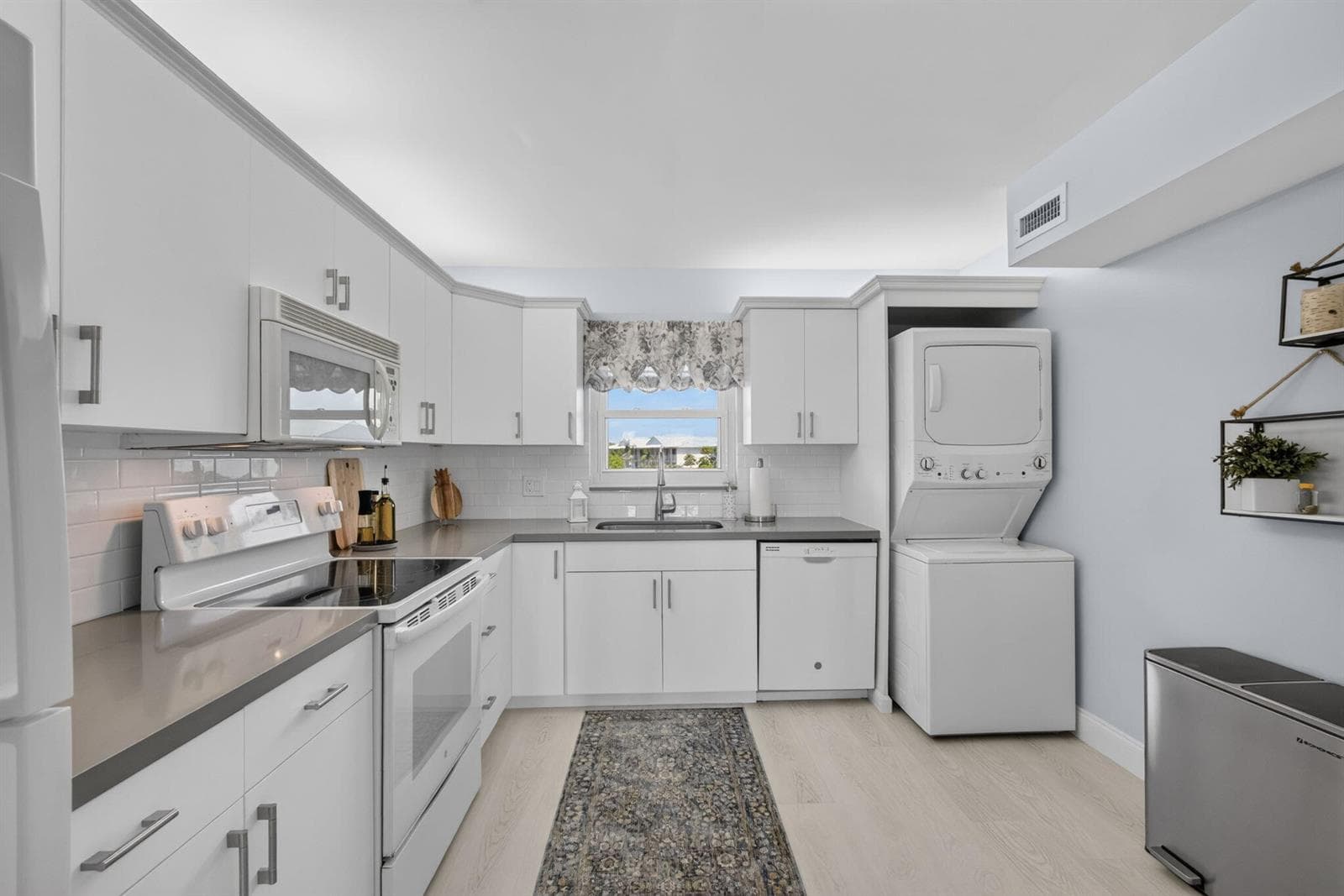 801 Lake Shore Drive 302 photo 14