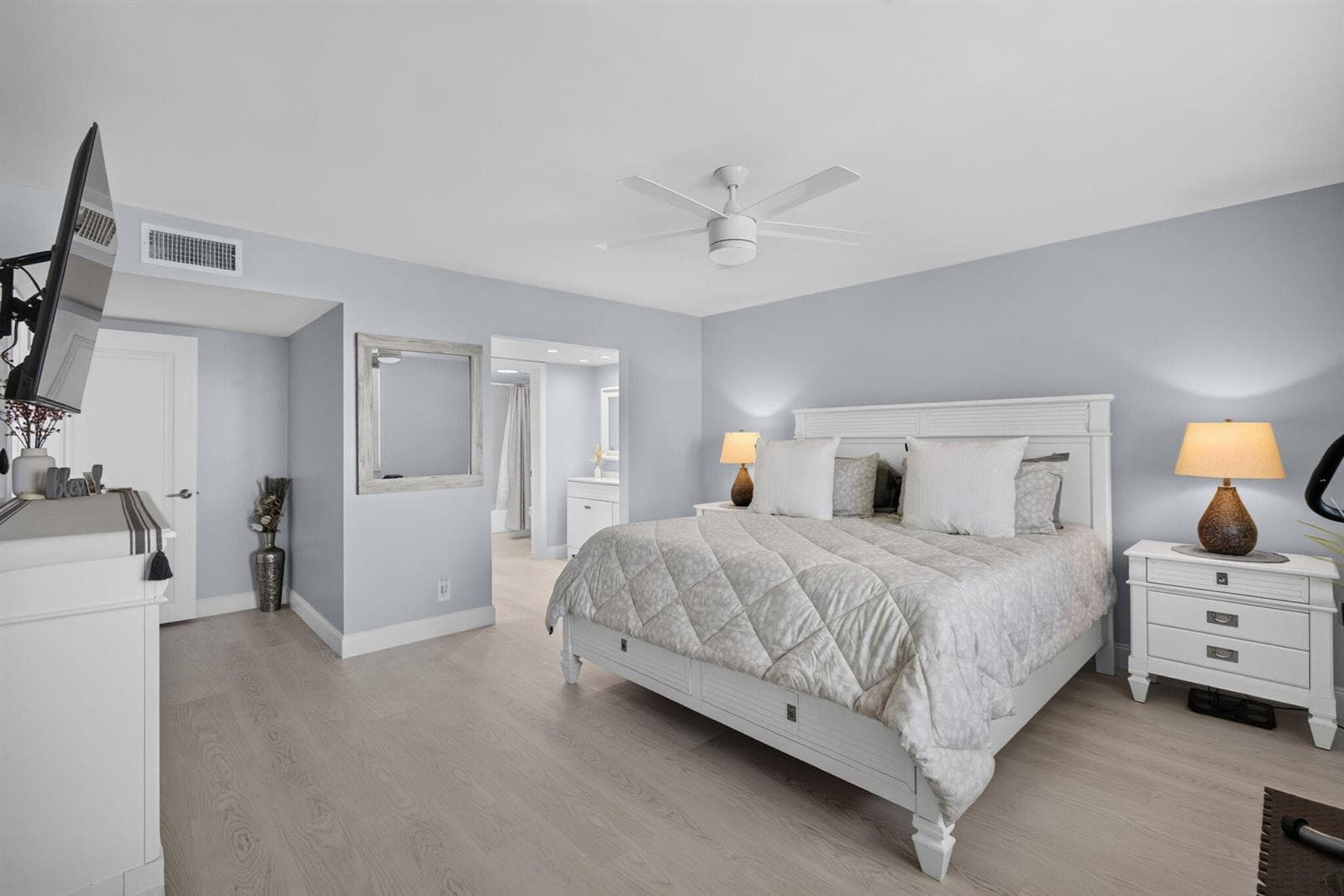 801 Lake Shore Drive 302 photo 21
