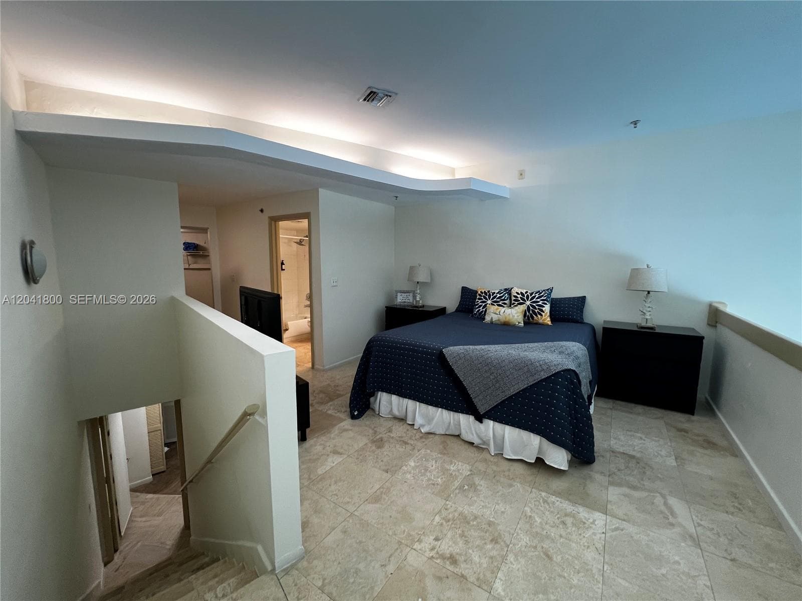 5445 Collins Ave L3 photo 17