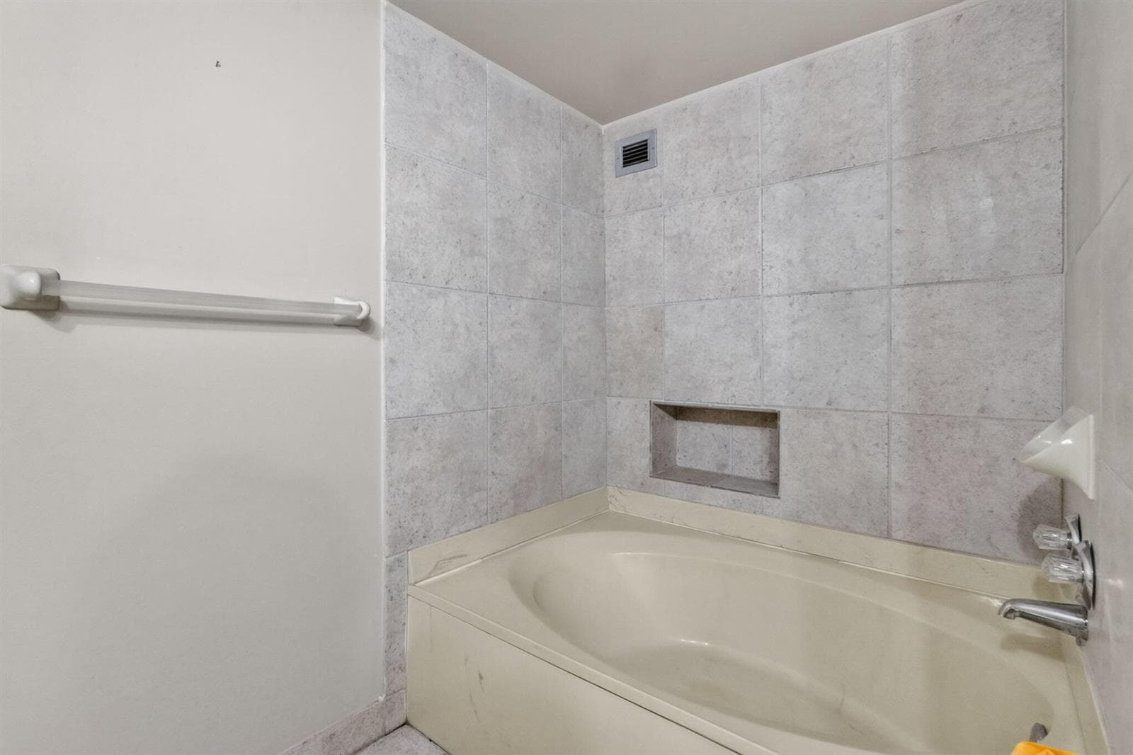600 Parkview Drive 230 photo 11