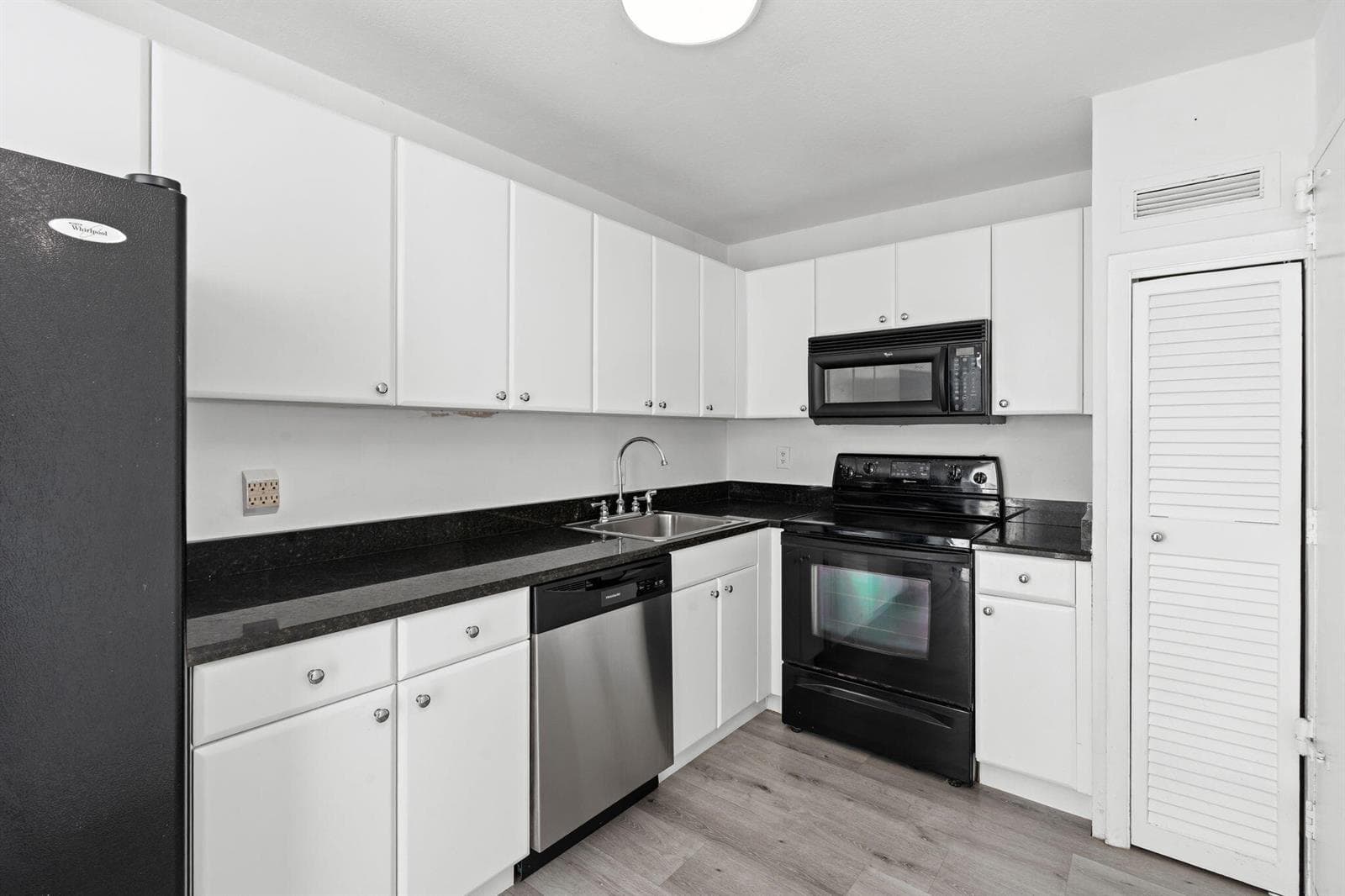 1900 S Ocean Boulevard 10j photo 2