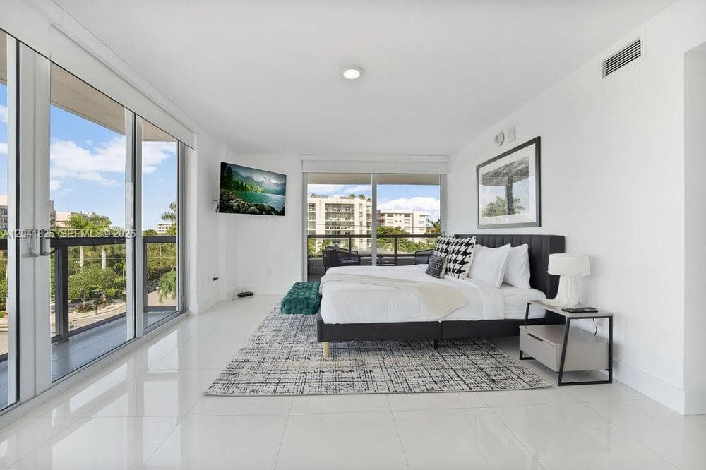 9261 E Bay Harbor Dr 507 photo 17