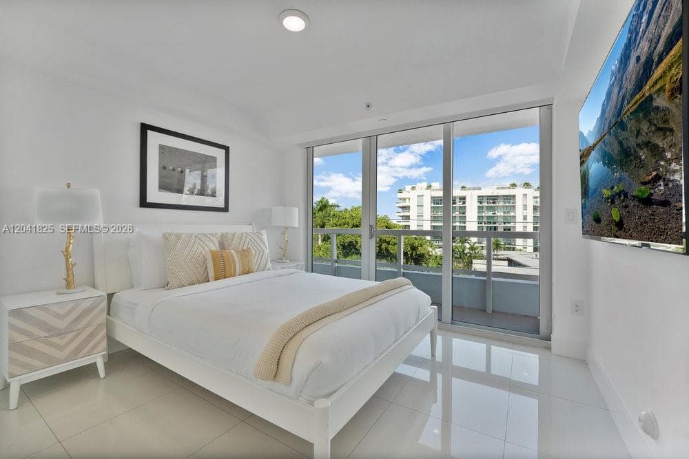 9261 E Bay Harbor Dr 507 photo 24