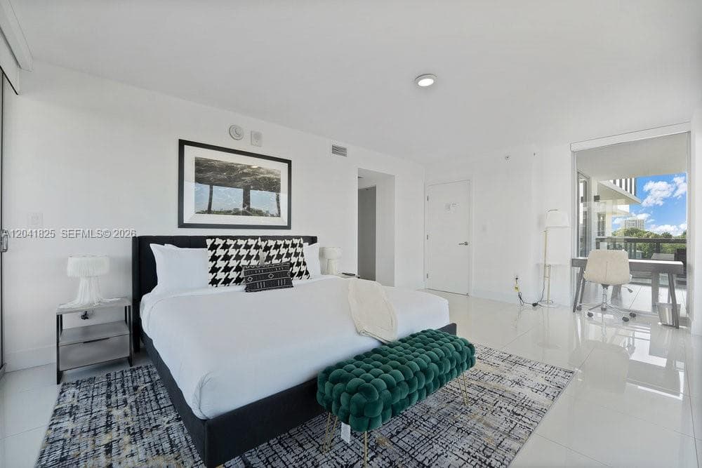 9261 E Bay Harbor Dr 507 photo 19