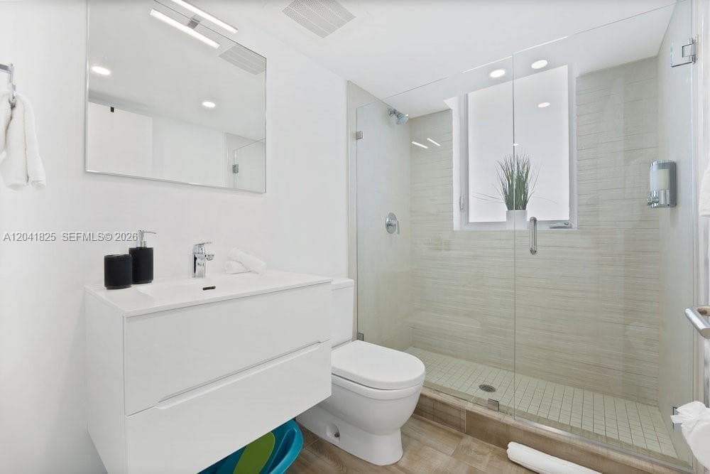 9261 E Bay Harbor Dr 507 photo 25