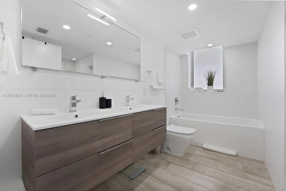 9261 E Bay Harbor Dr 507 photo 21