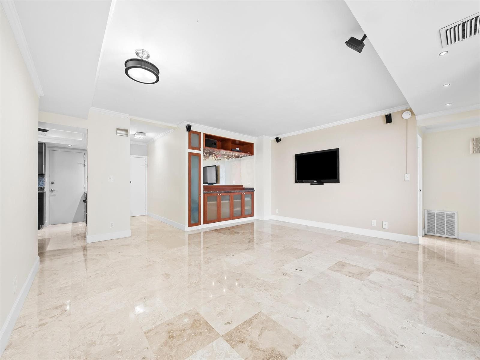 3233 NE 34th Street 1712 photo 2