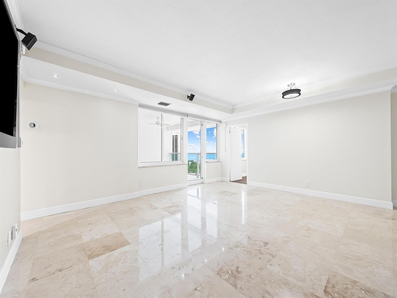 3233 NE 34th Street 1712 photo 3