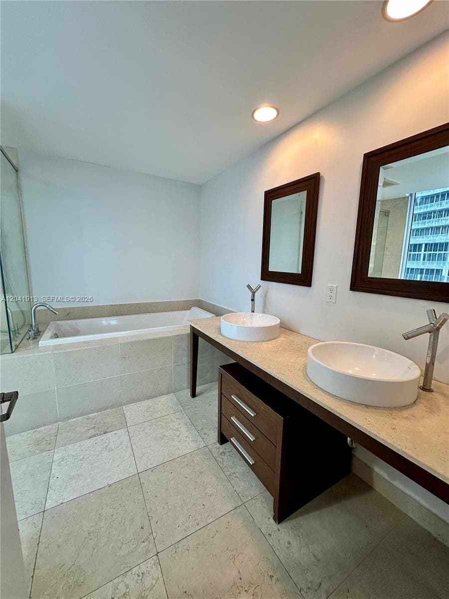 495 Brickell Ave 4011 photo 10