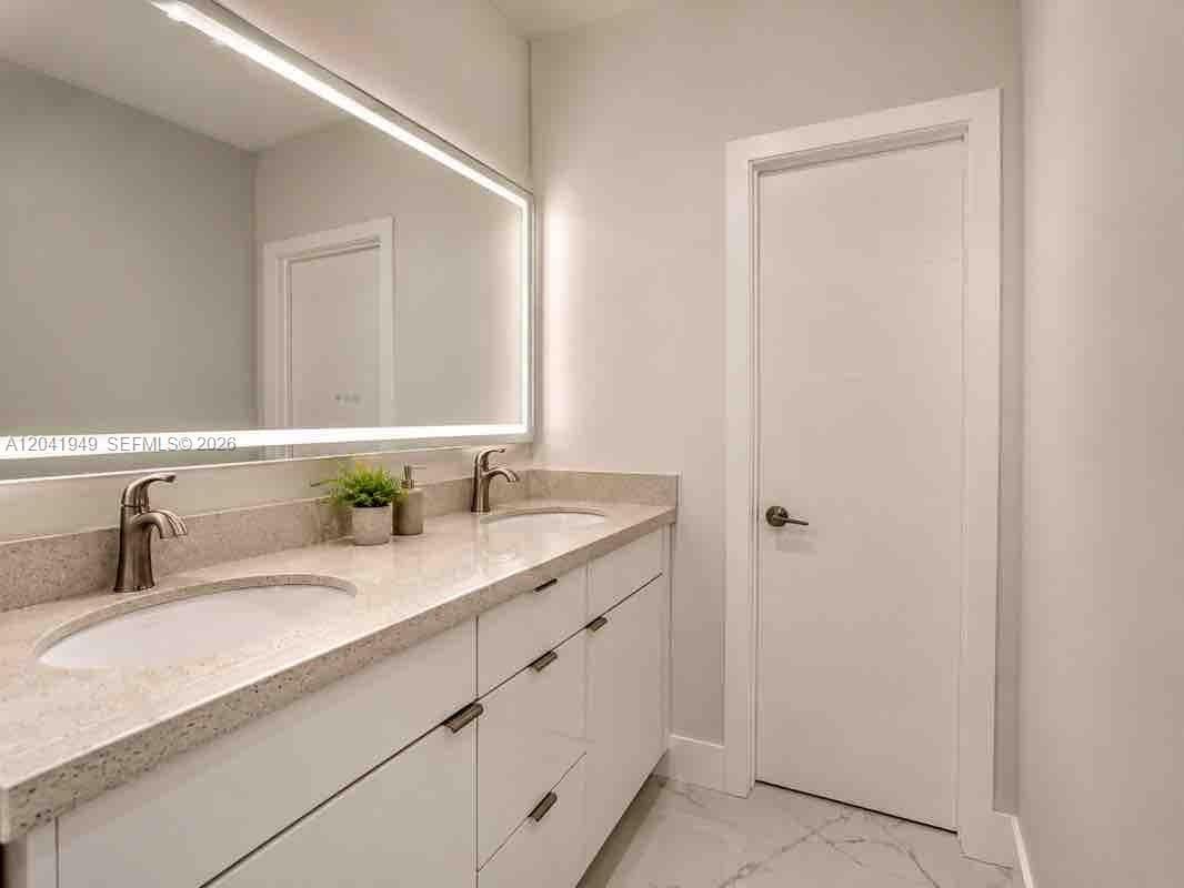 500 Bayview Dr 232 photo 6