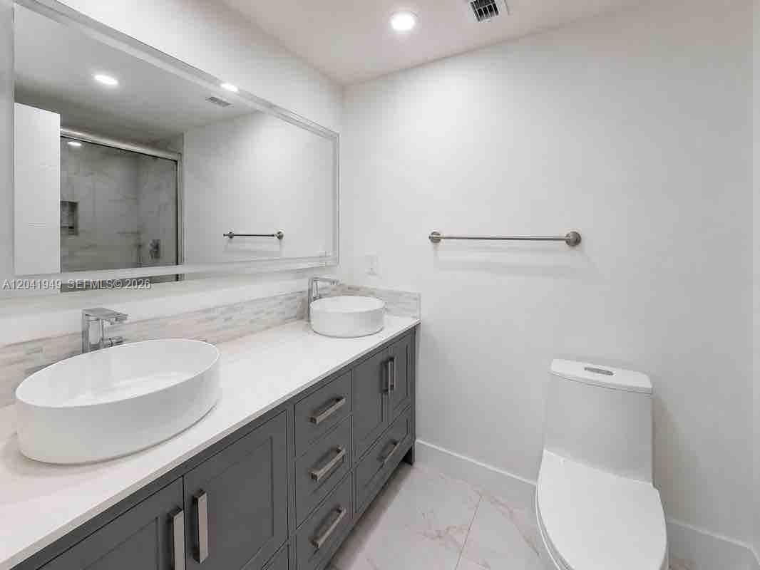 500 Bayview Dr 232 photo 16