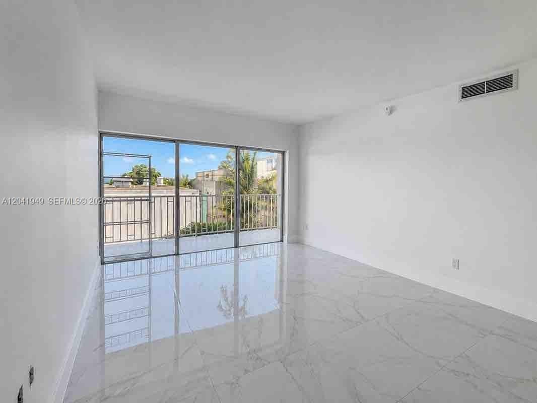500 Bayview Dr 232 photo 9