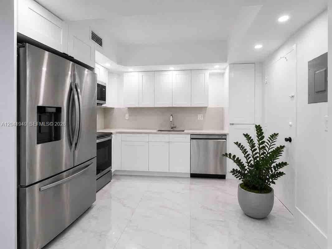 500 Bayview Dr 232 photo 14