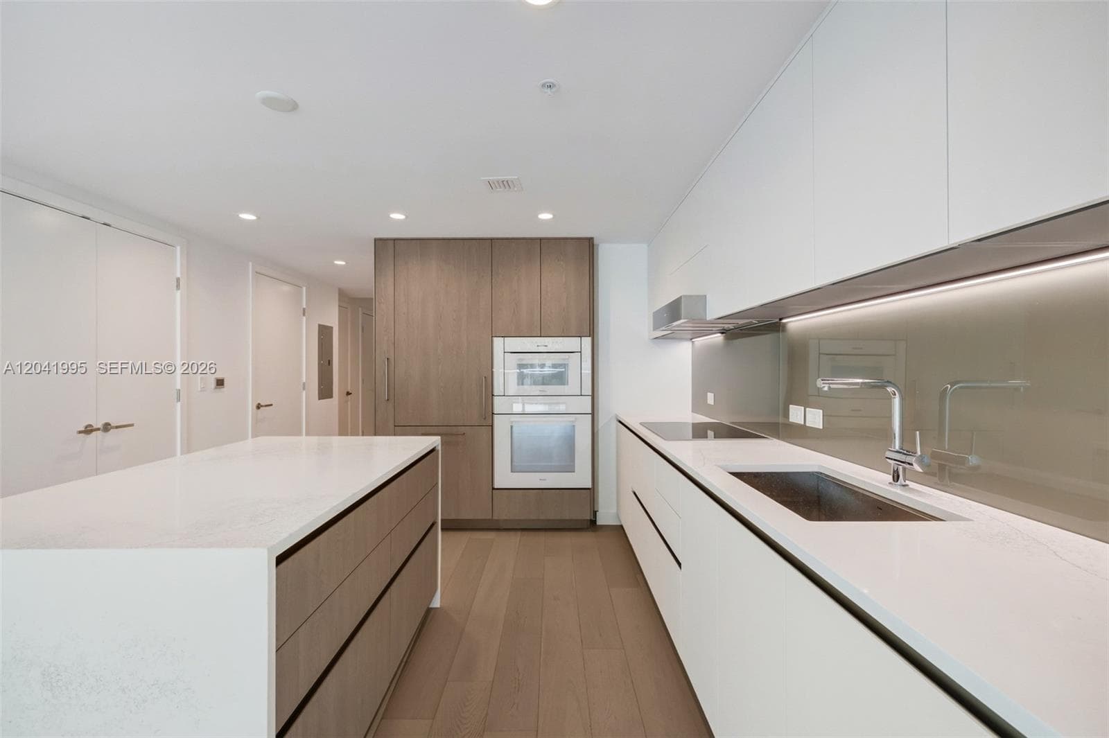 9221 E Bay Harbor Drive 210 photo 2