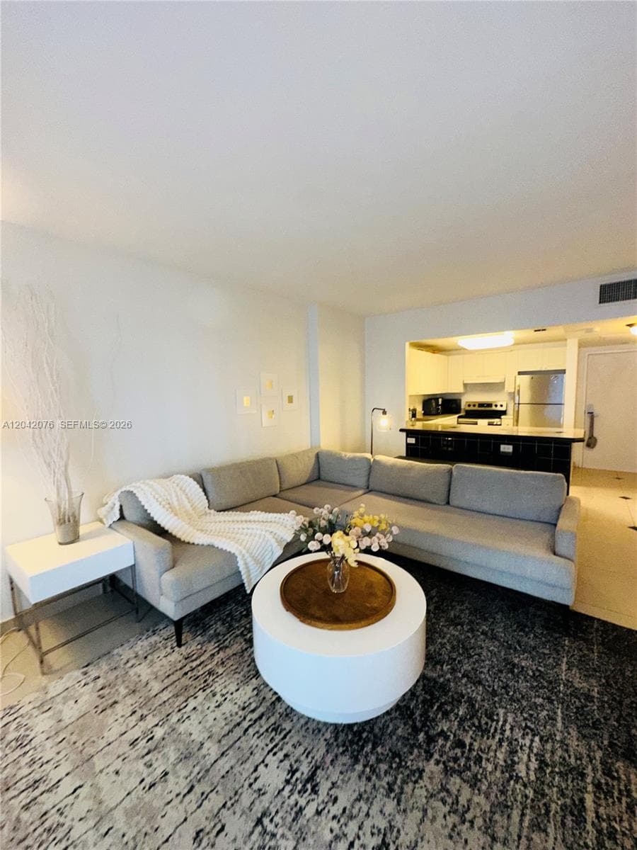 2301 Collins Ave 420 photo 3
