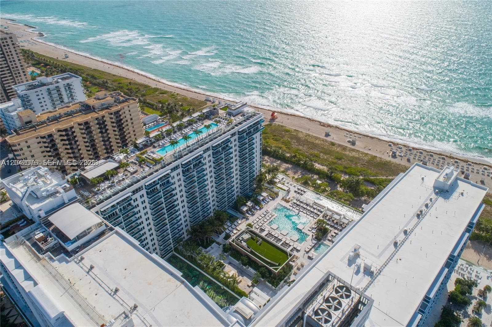 2301 Collins Ave 420 photo 1