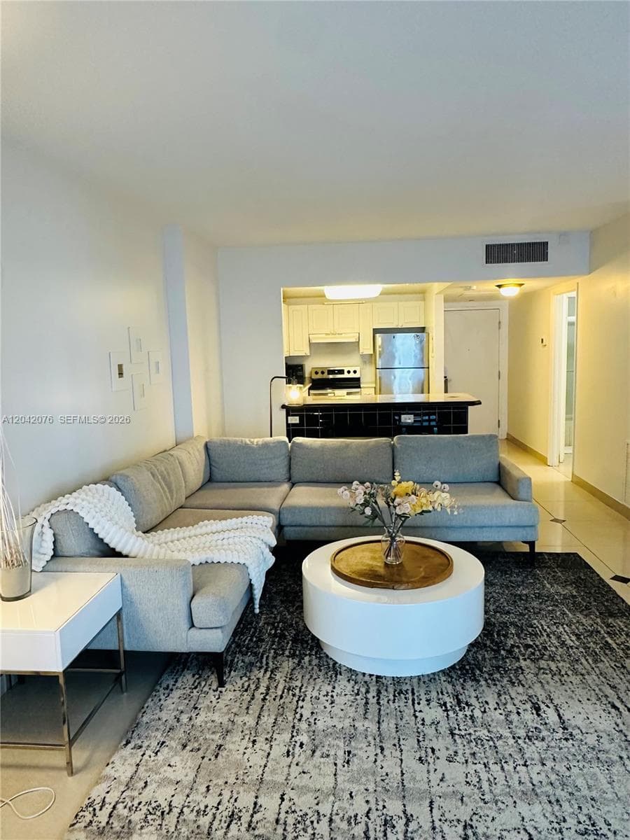 2301 Collins Ave 420 photo 8
