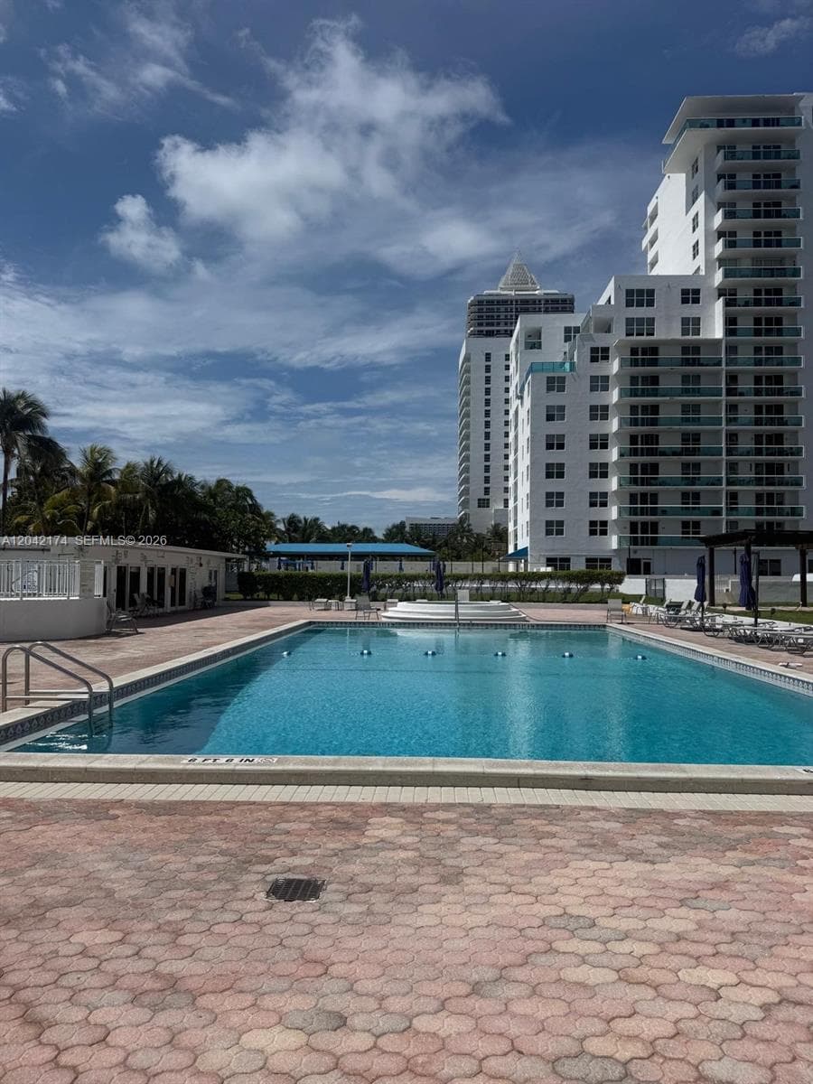 5005 Collins Ave 1104 photo 2