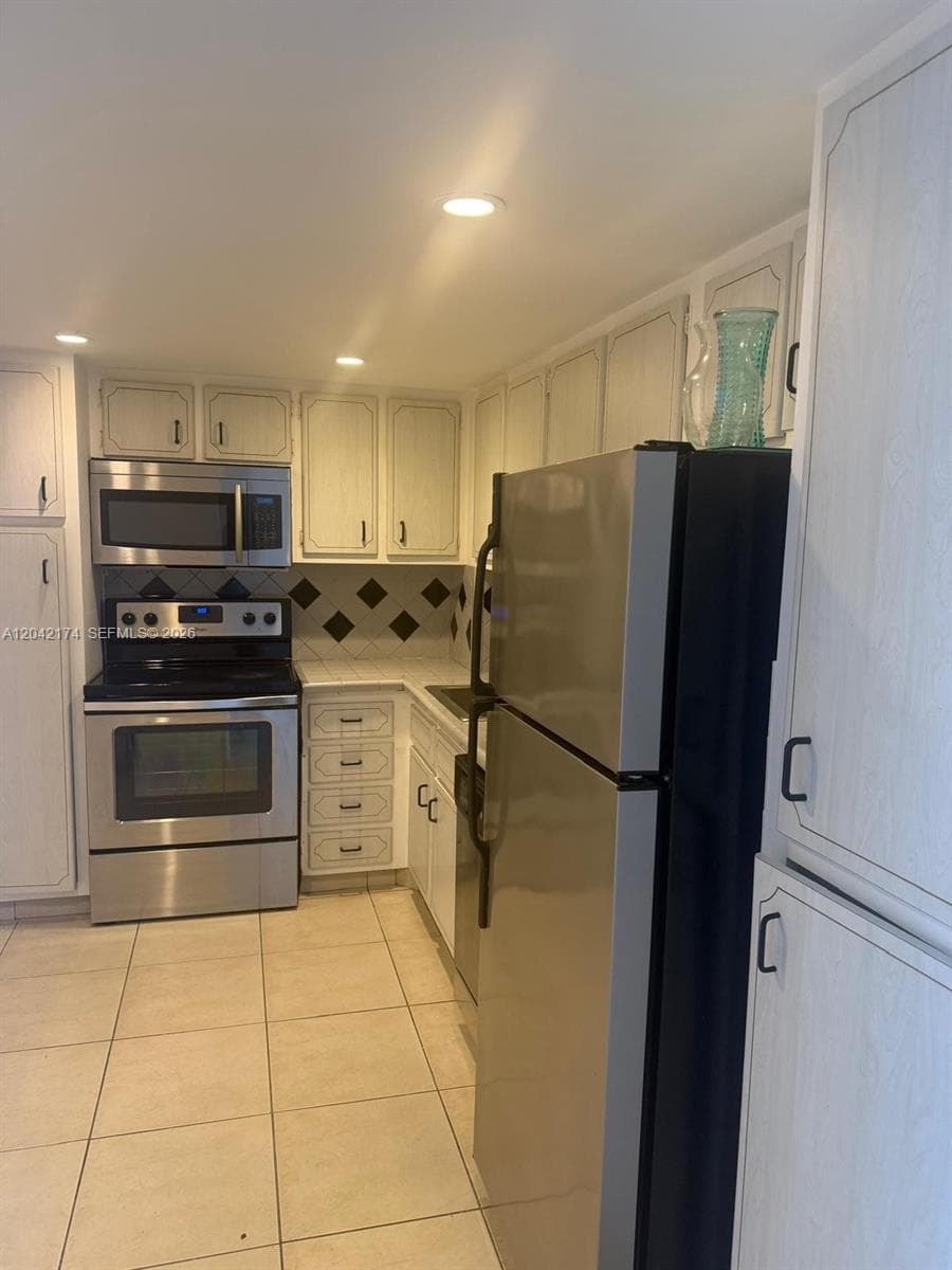 5005 Collins Ave 1104 photo 6