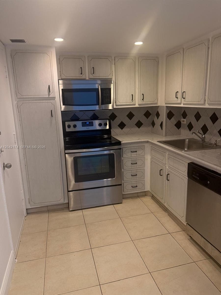 5005 Collins Ave 1104 photo 5
