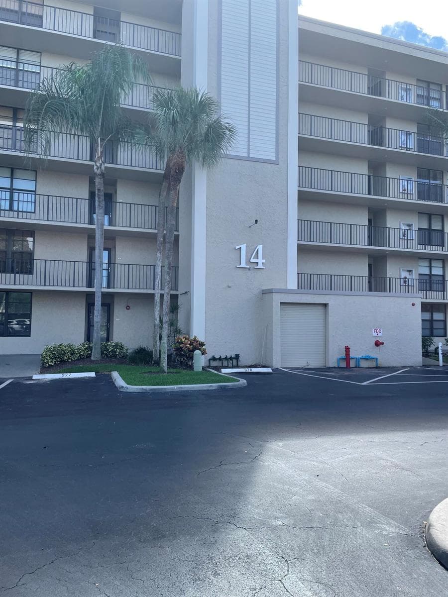 14 Royal Palm Way 204 photo 4