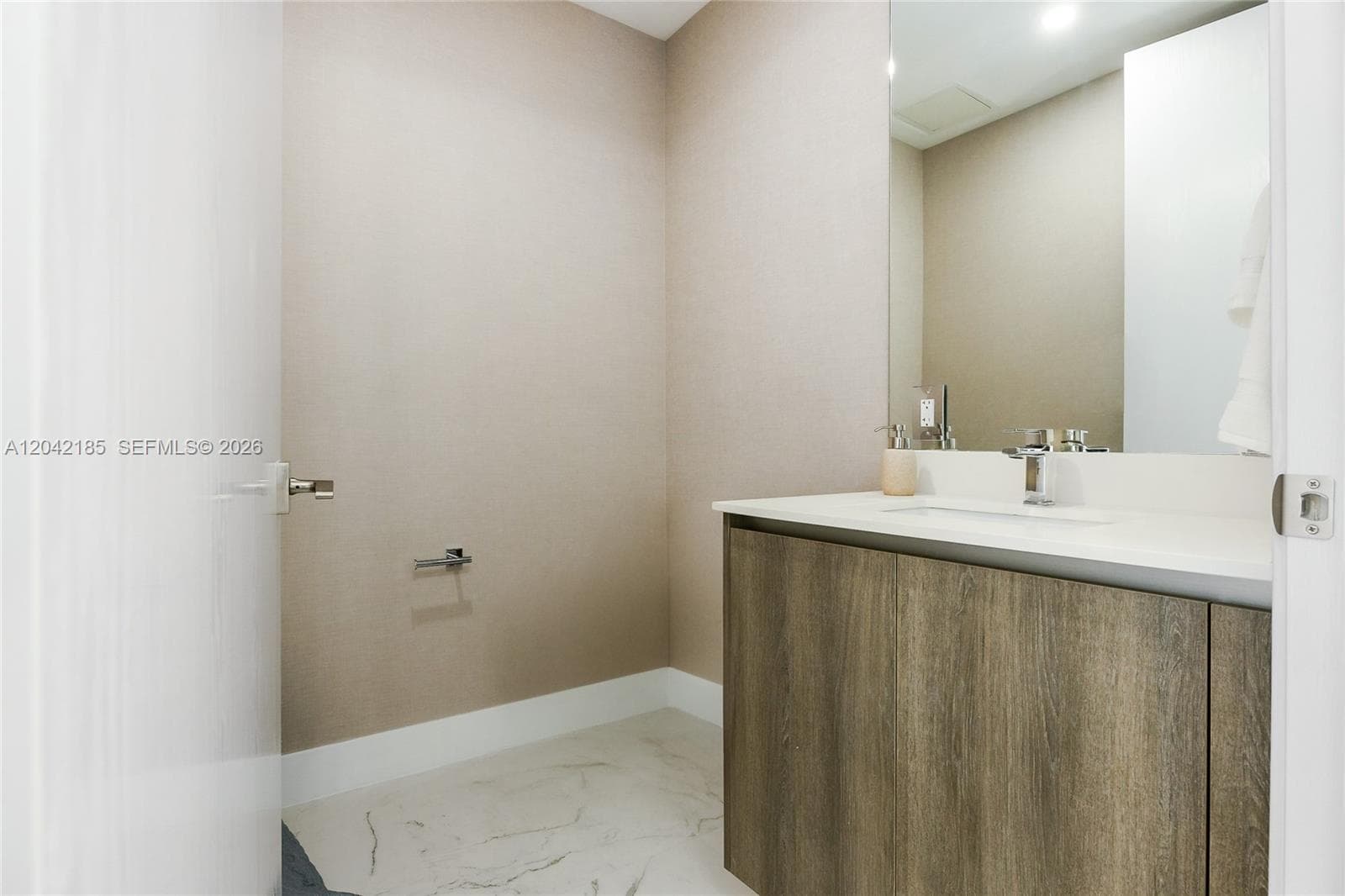 17550 Collins Ave 702 photo 6