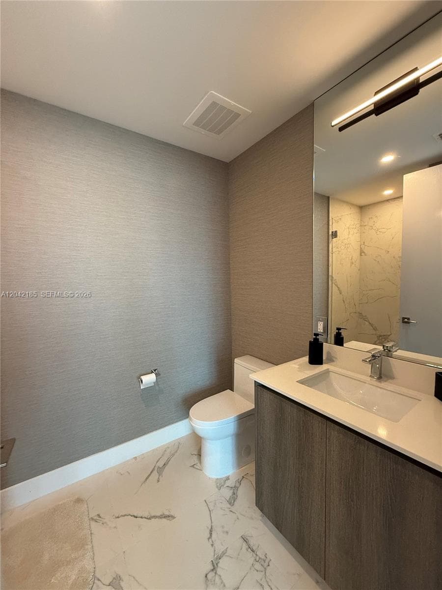 17550 Collins Ave 702 photo 15
