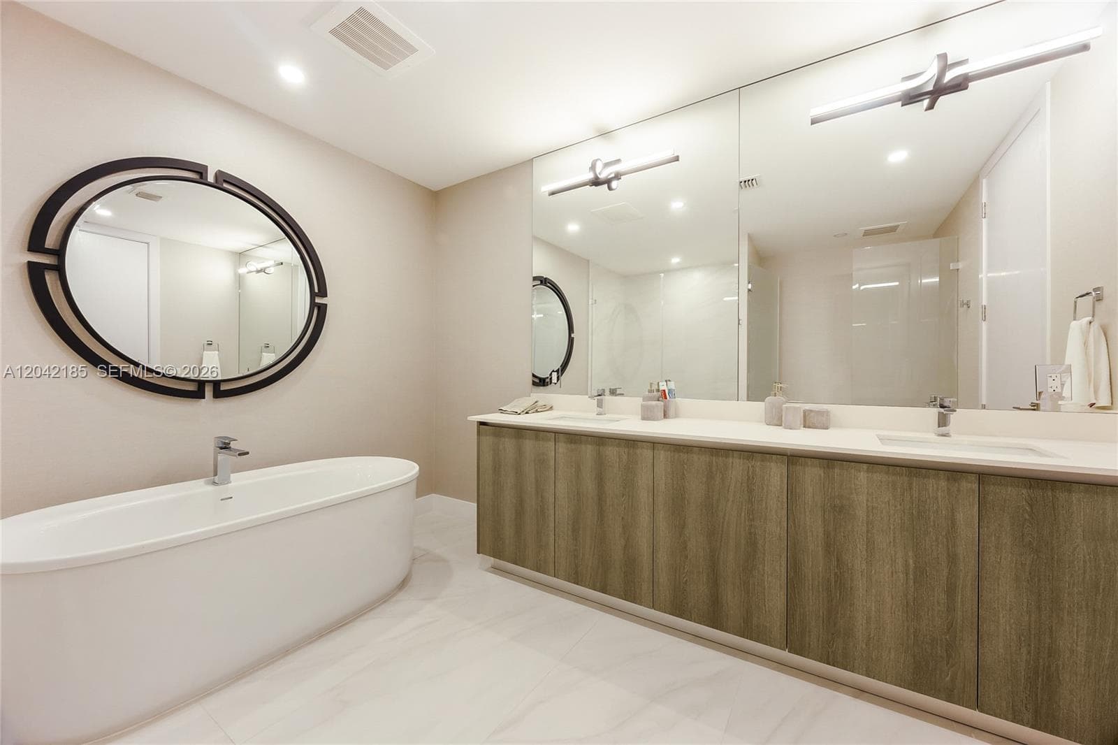 17550 Collins Ave 702 photo 11
