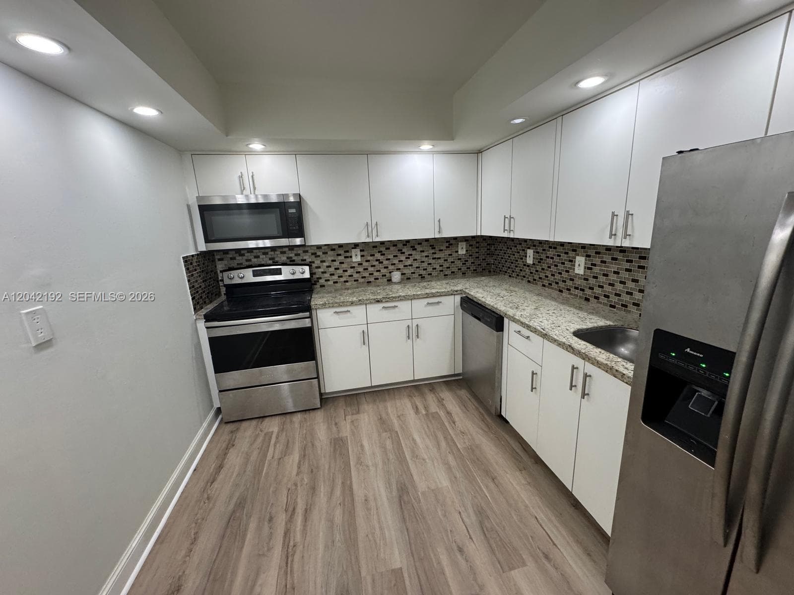 800 Parkview Dr 1018 photo 19