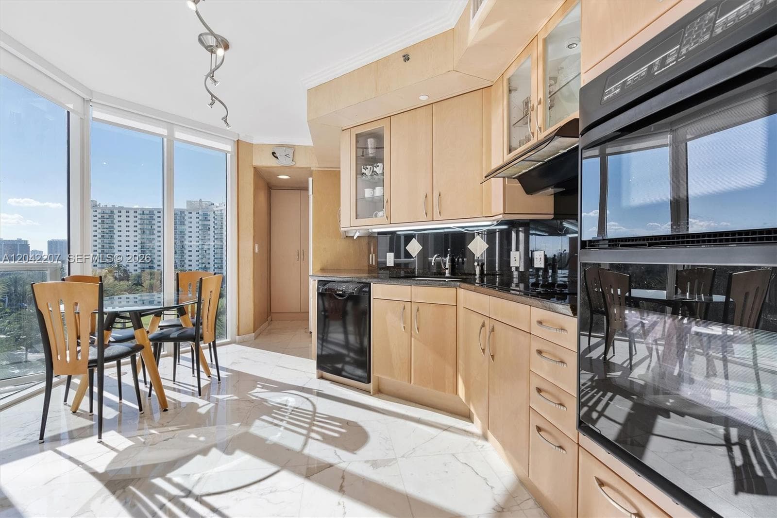19333 Collins Ave 703 photo 7