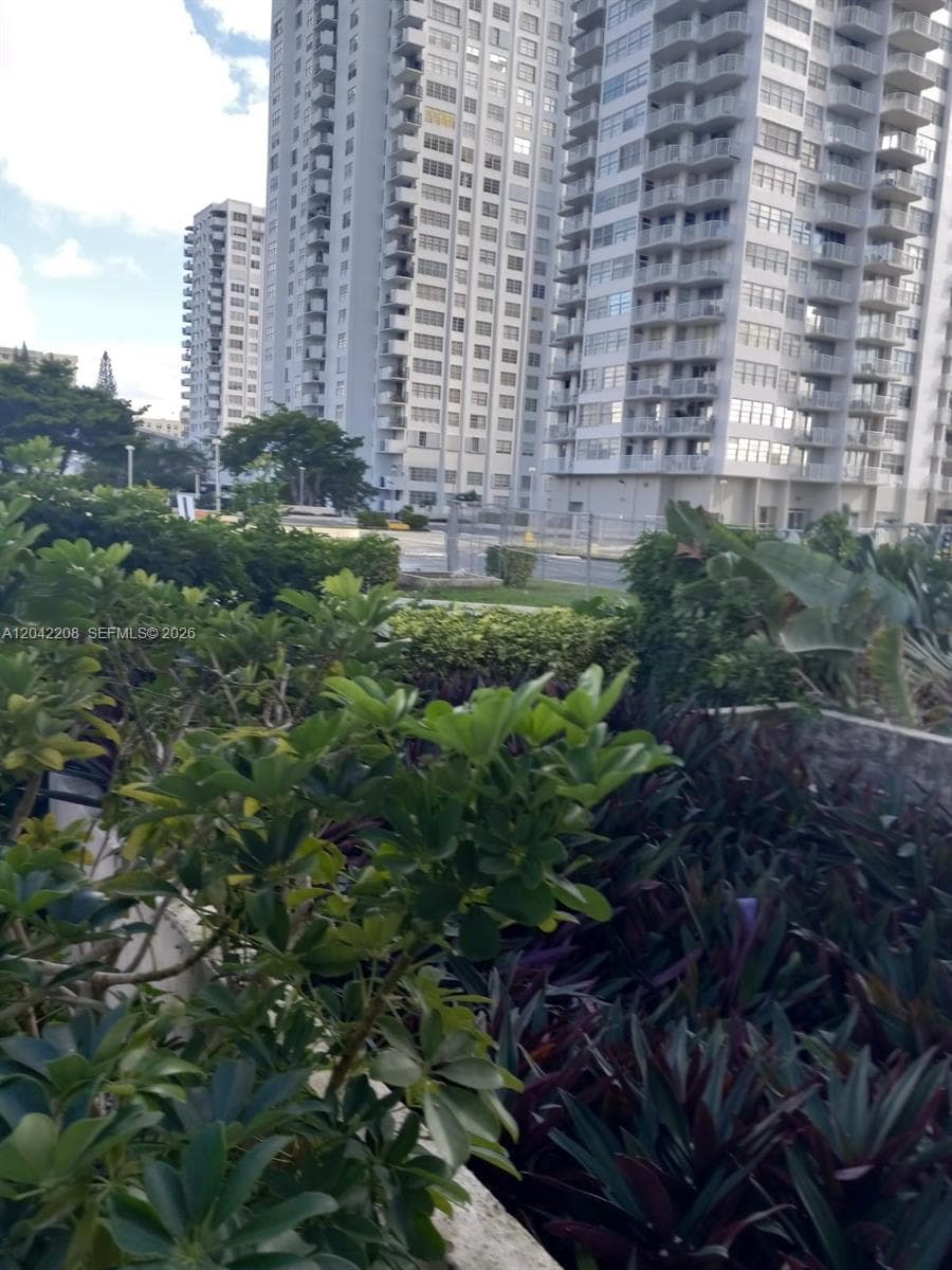 18021 Biscayne Blvd 1101 photo 11