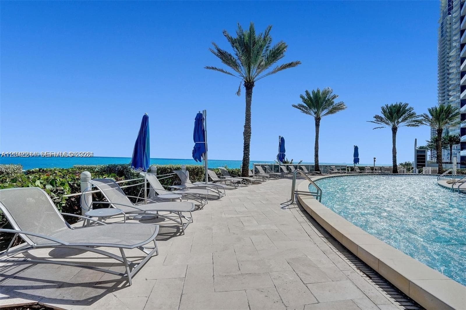 17201 Collins Ave+Den 803 photo 22