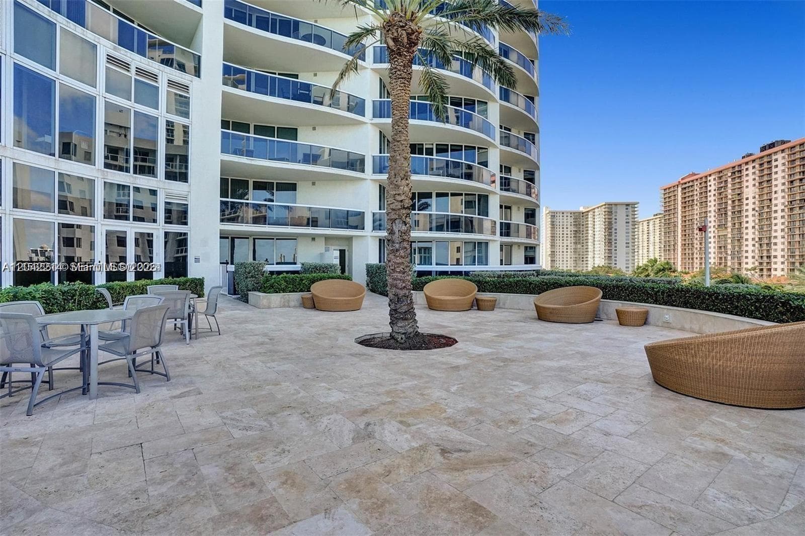 17201 Collins Ave+Den 803 photo 24