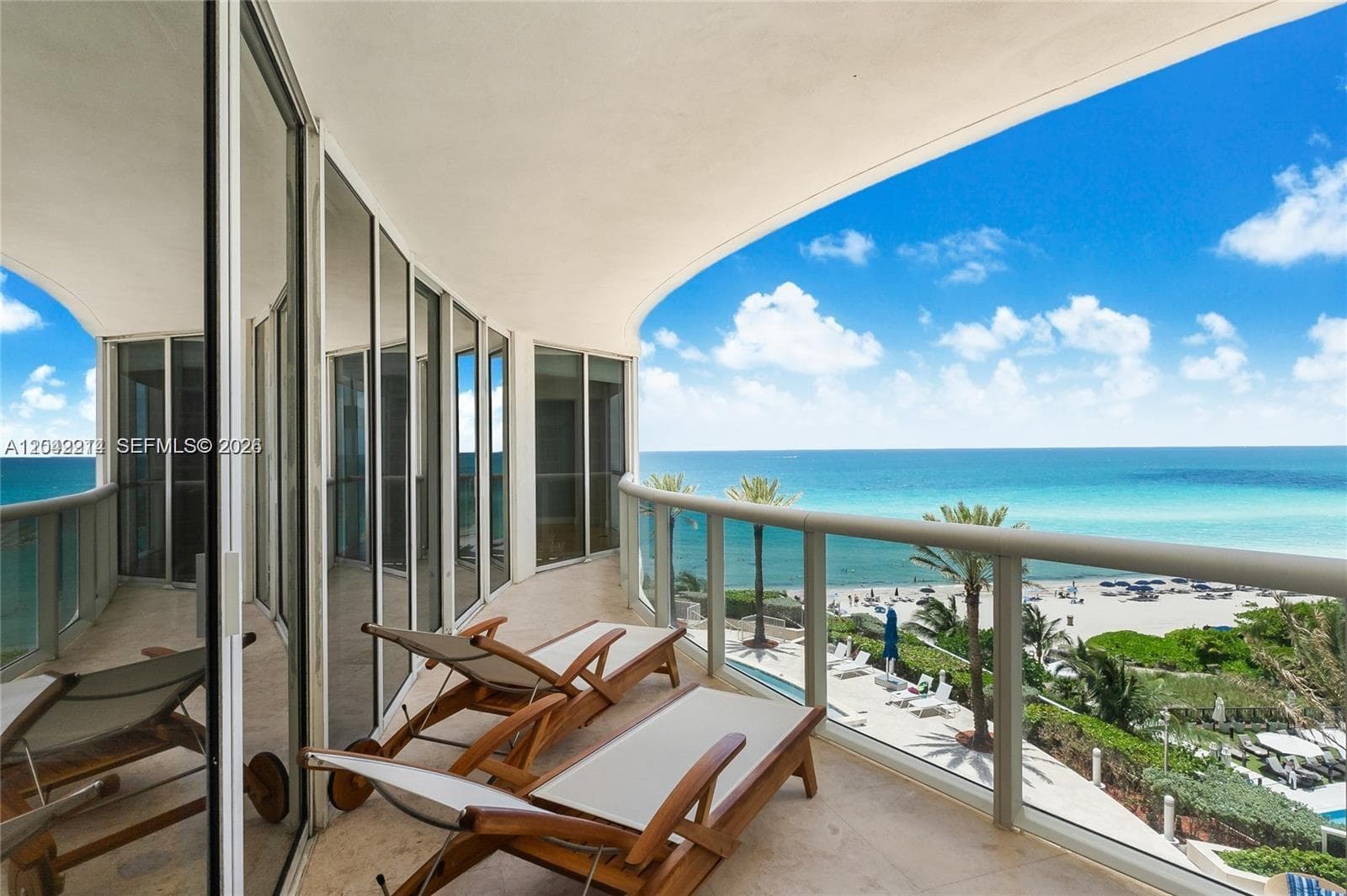 17201 Collins Ave+Den 803 photo 4