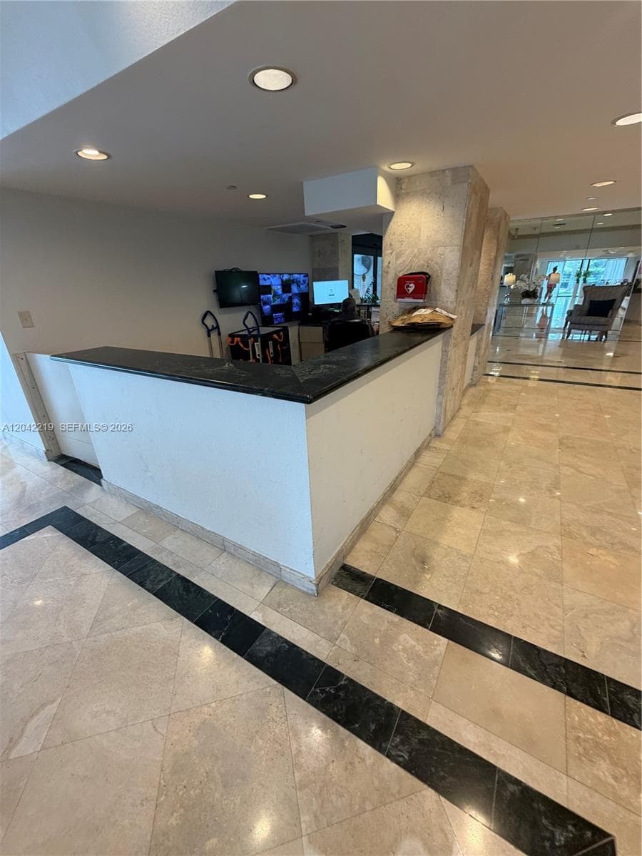 2625 Collins Ave 420 photo 17
