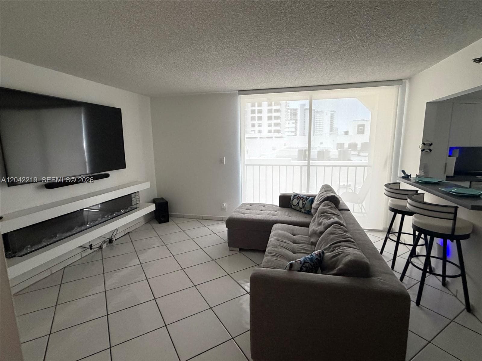 2625 Collins Ave 420 photo 1
