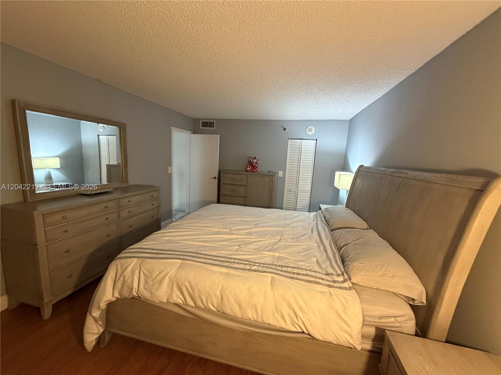 2625 Collins Ave 420 photo 8