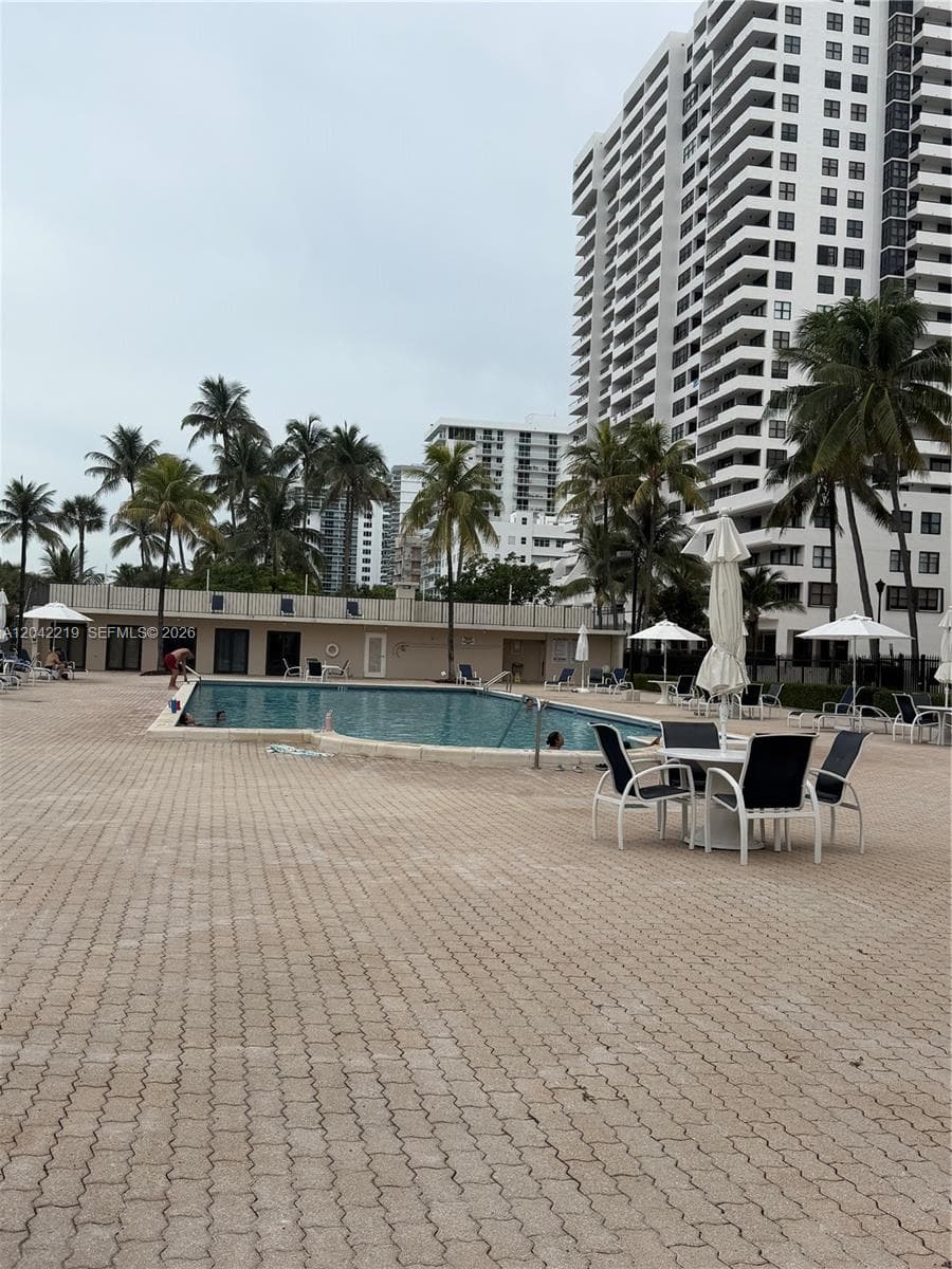 2625 Collins Ave 420 photo 21