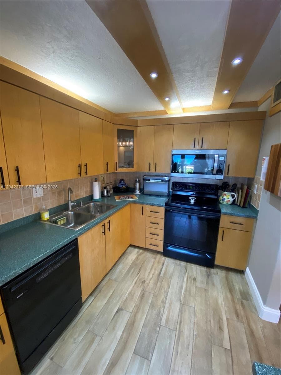 531 N ocean 611 photo 7
