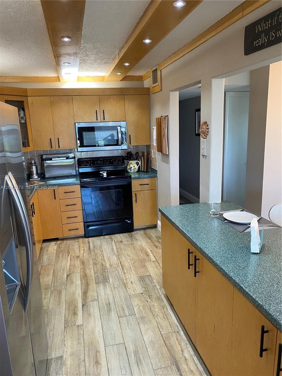 531 N ocean 611 photo 9
