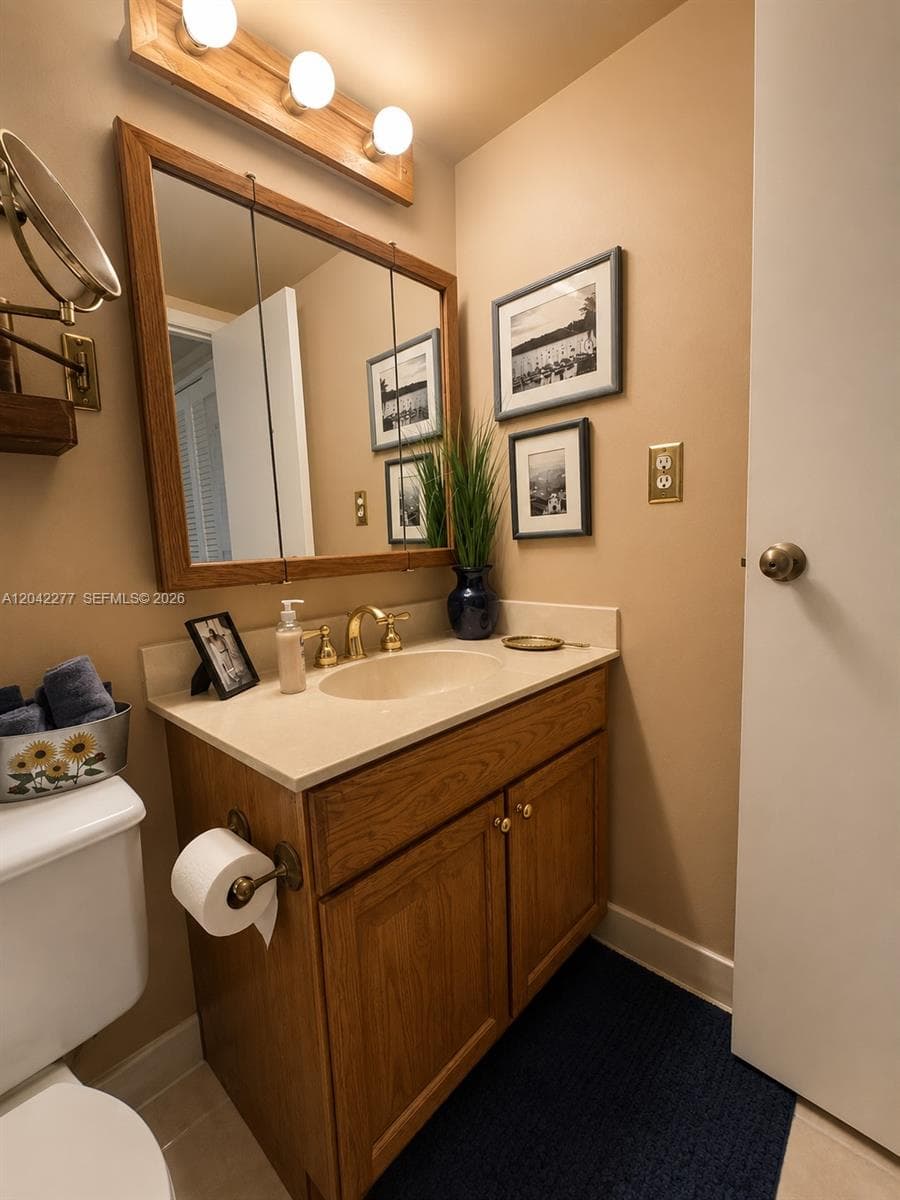 1000 Parkview Dr 726 photo 13