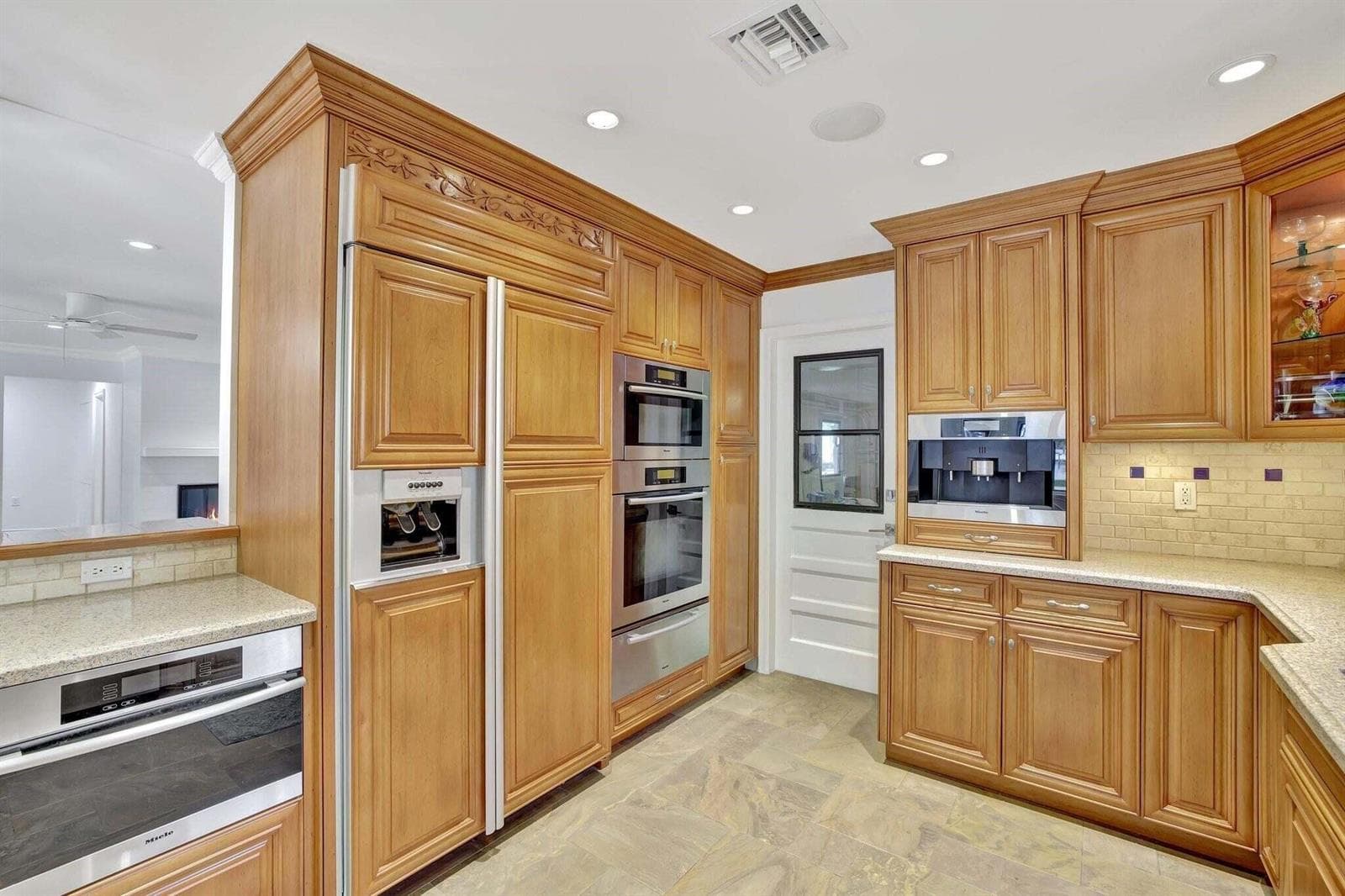 1508 NE 30th Court photo 5